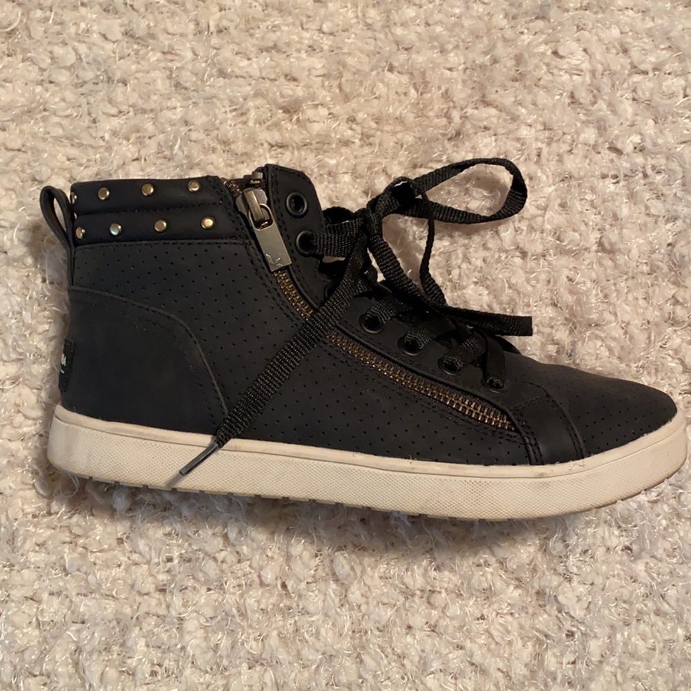 Koolaburra by Ugg high top sneakers